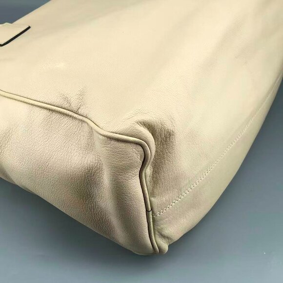 Loewe Elegant Cream Handbag - Picture 8 of 15